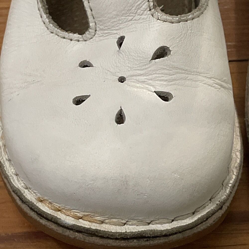 L'Amour White Joy Classic Leather T-Strap Mary Jane Kids Size 10 751 - Picture 3 of 14